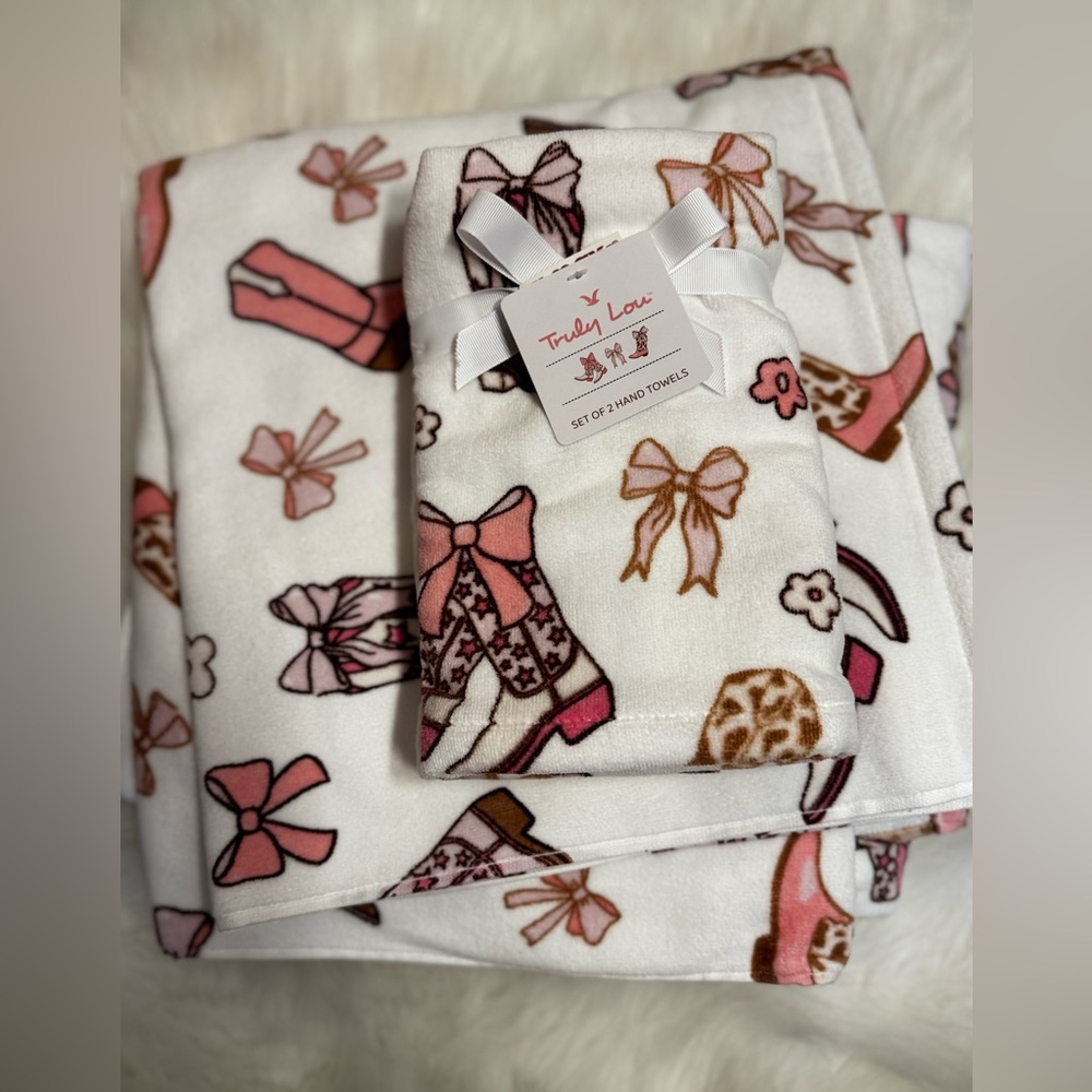 Truly Lou Bow and Cowgirl boots Bath and Hand towel set!